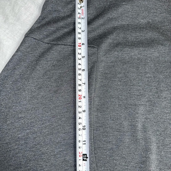 Gap flare and fit  light charcoal skirt - Picture 2 of 4